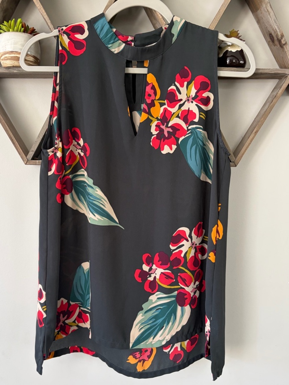 LOFT Choker Floral Sleeveless Blouse. Size small.